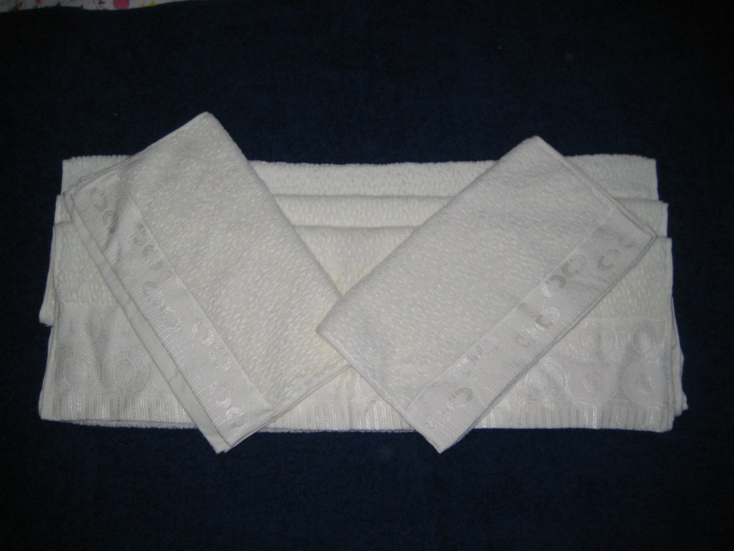 Gifts Satin Jacquard Towel Set, 100% Cotton Material (YT-136)